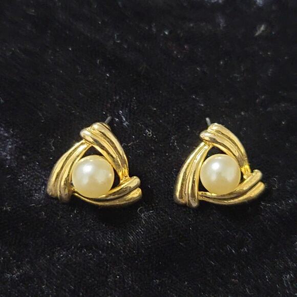 no brand Jewelry - Vtg Gold Tone Earrings